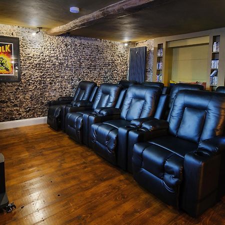 Huge Deluxe 600 Year Old Essex Manor, Hot Tub, Cinema Room, Sky Tv Saffron Walden Exteriör bild