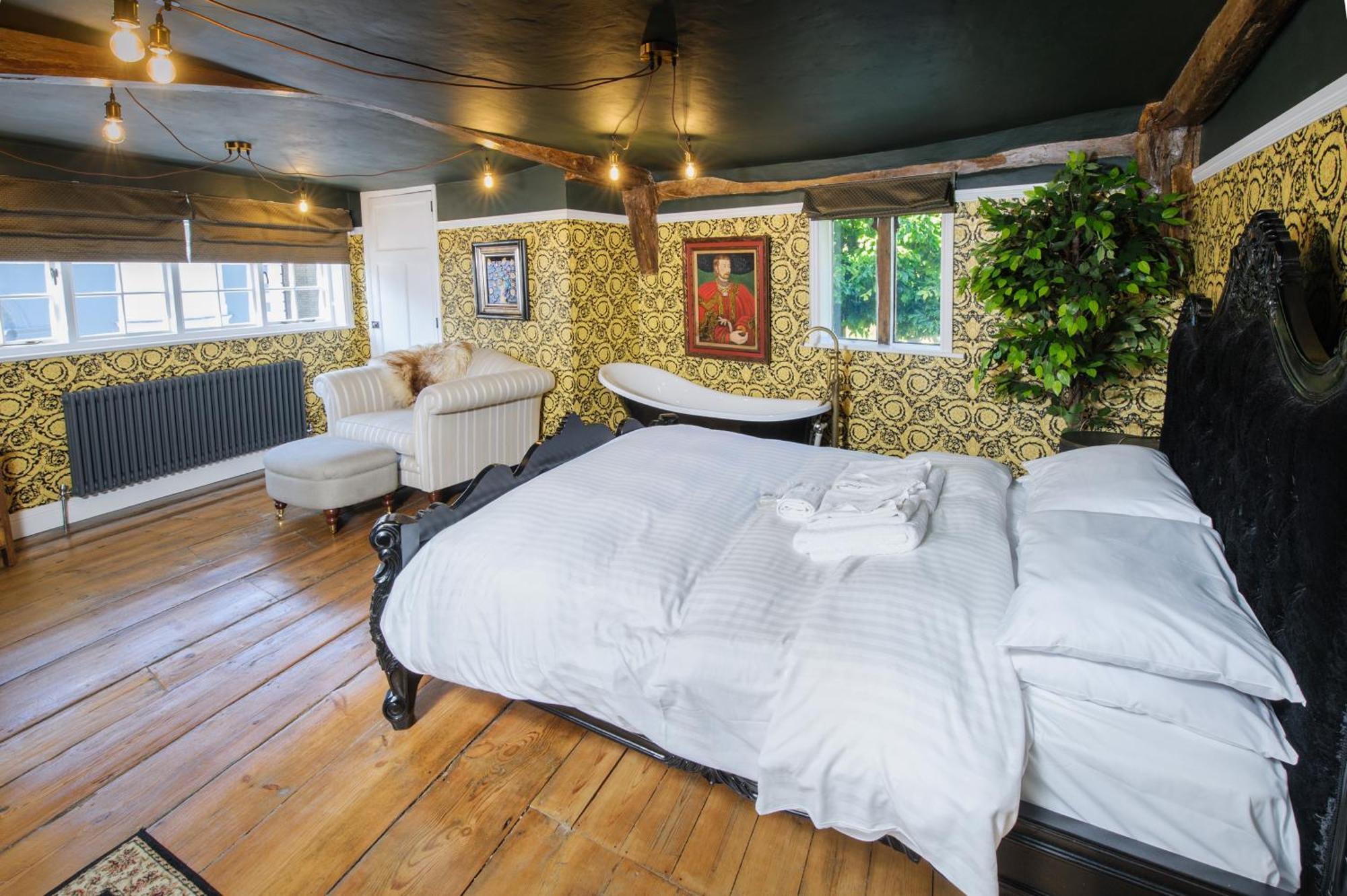 Huge Deluxe 600 Year Old Essex Manor, Hot Tub, Cinema Room, Sky Tv Saffron Walden Exteriör bild