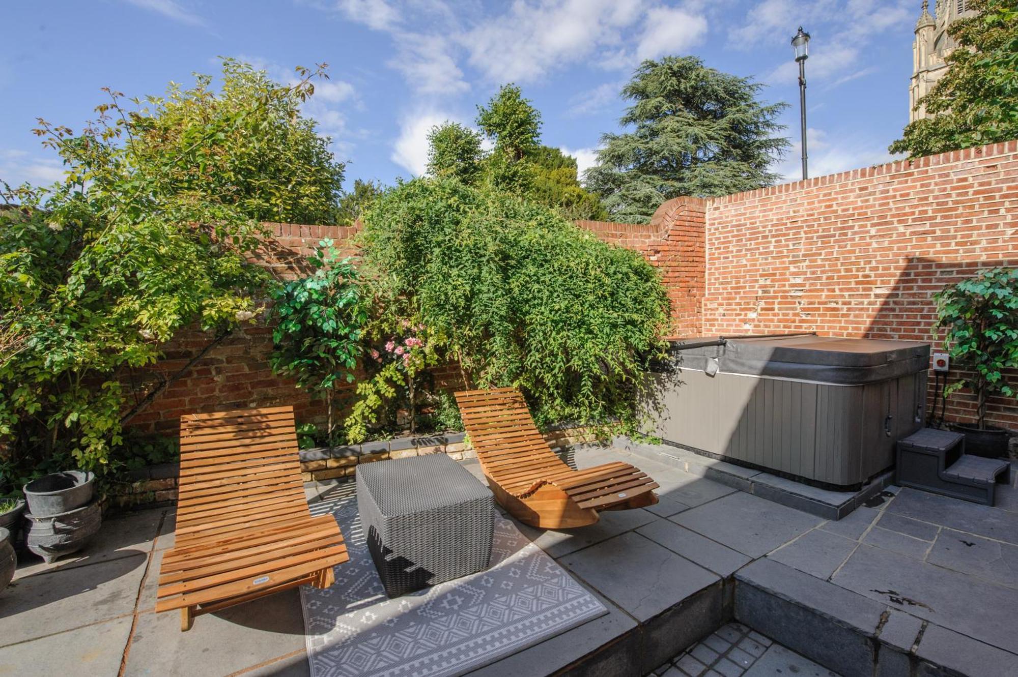 Huge Deluxe 600 Year Old Essex Manor, Hot Tub, Cinema Room, Sky Tv Saffron Walden Exteriör bild