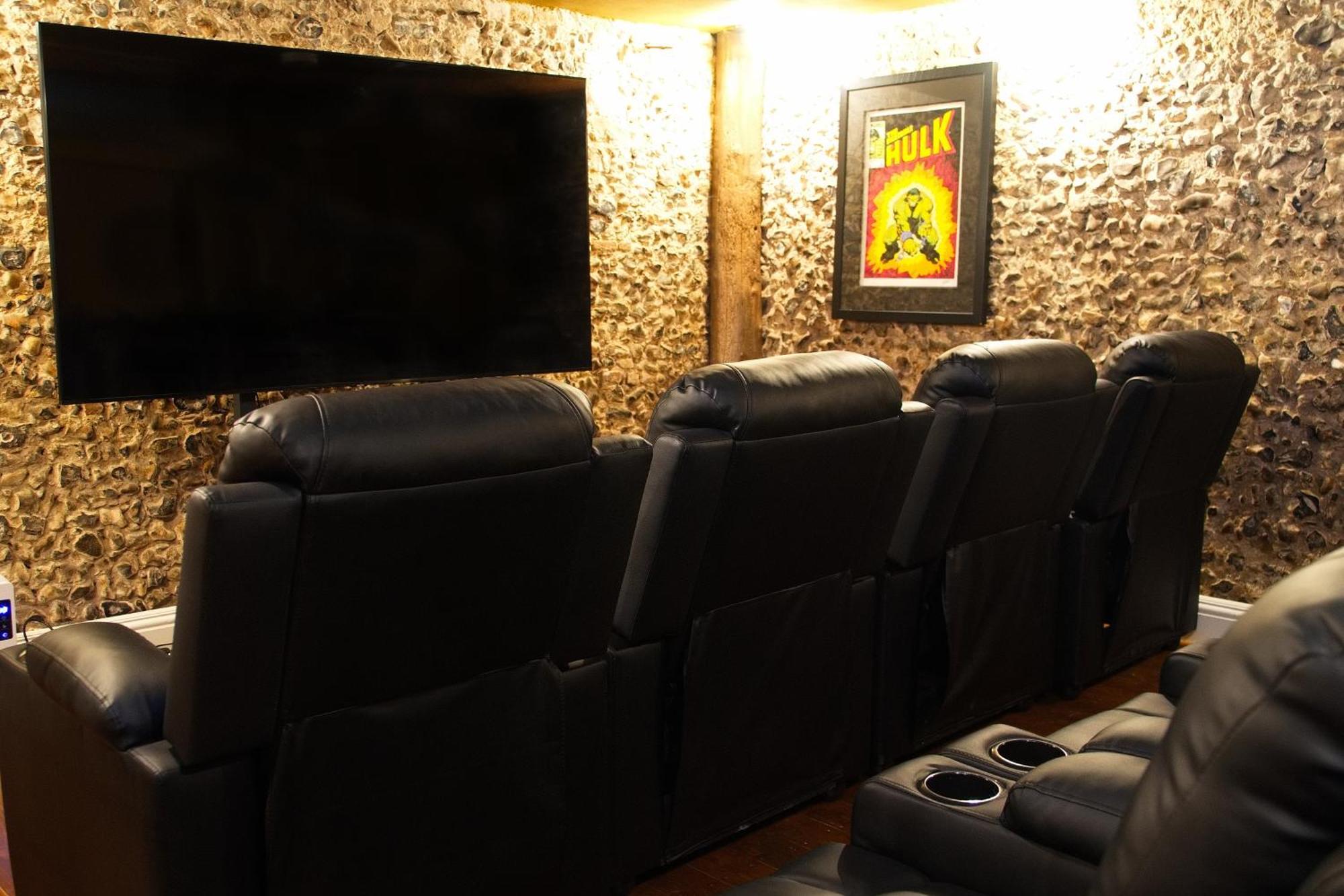 Huge Deluxe 600 Year Old Essex Manor, Hot Tub, Cinema Room, Sky Tv Saffron Walden Exteriör bild