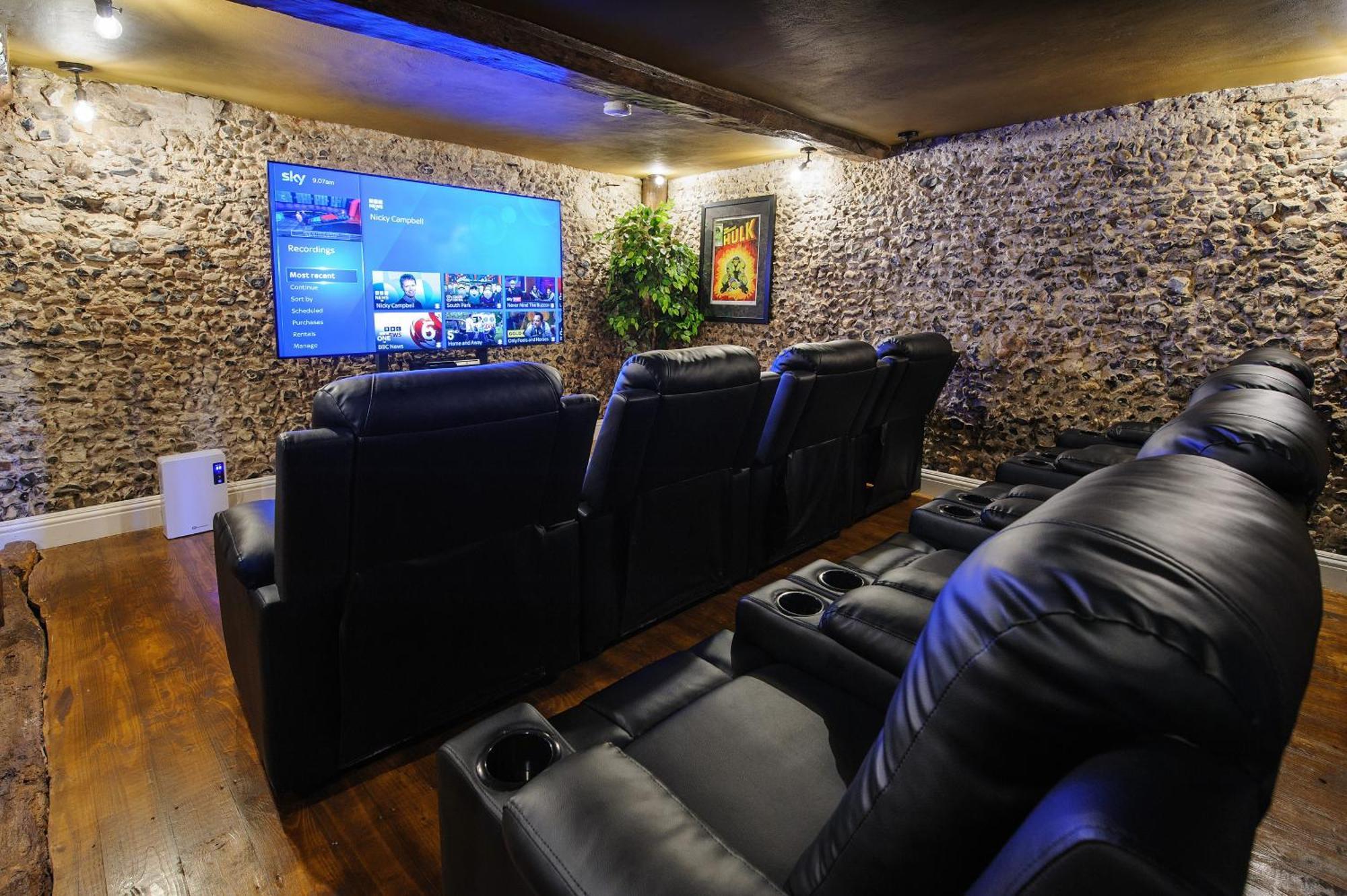 Huge Deluxe 600 Year Old Essex Manor, Hot Tub, Cinema Room, Sky Tv Saffron Walden Exteriör bild